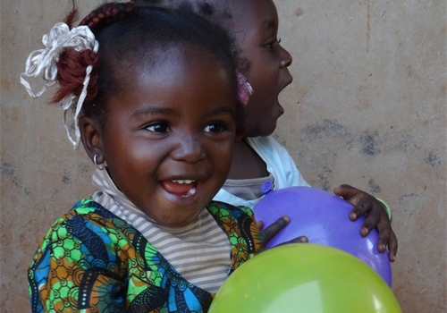 feature boxes girl with balloon cam 2017 jpg 500 1 b0 s0 10